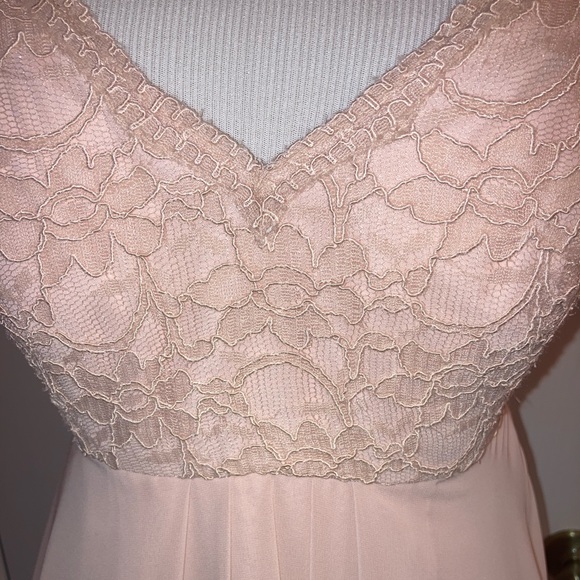 Mori Lee Blush 693 bridesmaid long dress with buttons, lace and cap sleeve XS - Picture 4 of 7